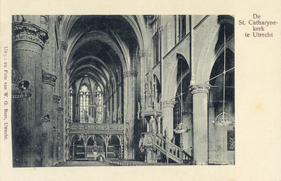 723 Interieur van de St.-Catharinakerk (Lange Nieuwstraat 36) te Utrecht: middenschip.